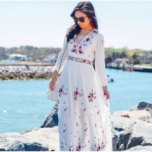 Chicwish Maxi Dress White Floral Embroidered Lace Up Boho Summer Easter Size Md